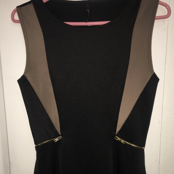 Sleeveless formal blouse - Picture 1 of 3